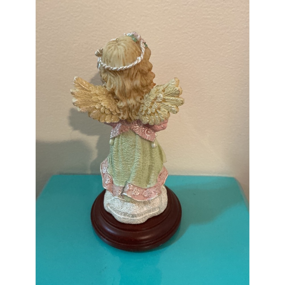 Vintage 1998 House of Lloyd Wings of Love Angel Figurine Christmas Around World - Picture 4 of 6